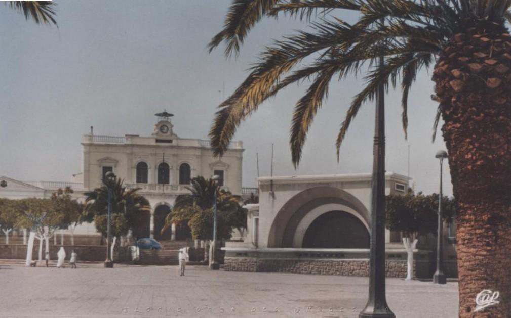AIN TEMOUCHENT L HOTEL DE VILLE LA PLACE ET SON KIOSQUE.jpg